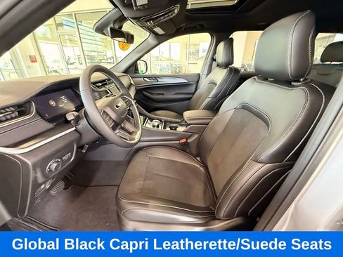 Used 2025 Jeep Grand Cherokee Altitude image 12