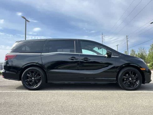Used 2023 Honda Odyssey Sport image 3