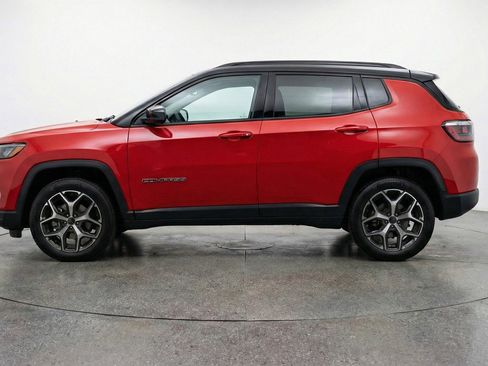 Used 2025 Jeep Compass Limited image 5
