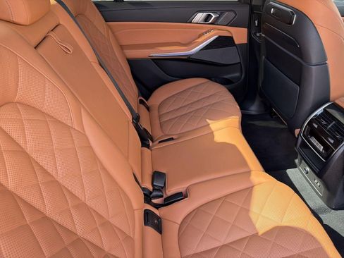 Used 2025 BMW X7 xDrive40i w/ M Sport Package image 29