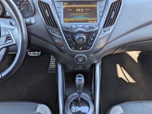 Used 2015 Hyundai Veloster Turbo image 7