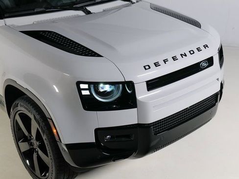 New 2026 Land Rover Defender 130 X-Dynamic SE image 29