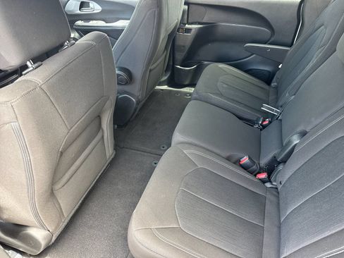 Used 2021 Chrysler Pacifica Touring w/ S Appearance Package FWD image 16