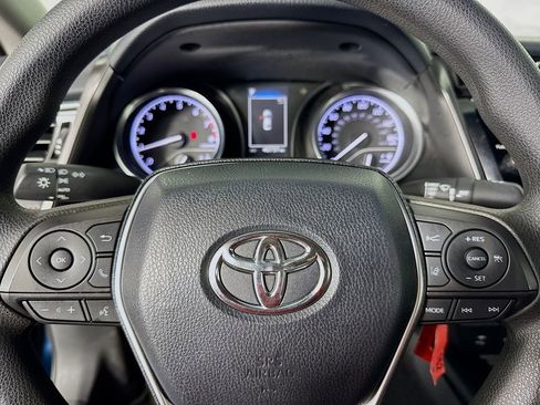 Used 2018 Toyota Camry LE image 16