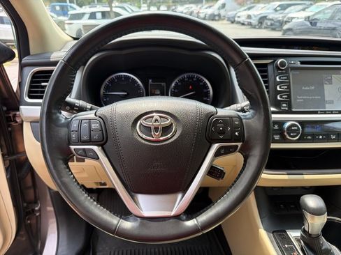 Used 2018 Toyota Highlander Limited Platinum AWD/4WD image 18