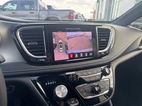 Used 2022 Chrysler Pacifica Limited w/ S Appearance Package image 15