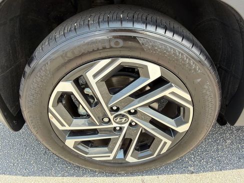 Used 2025 Hyundai Tucson Limited FWD image 17