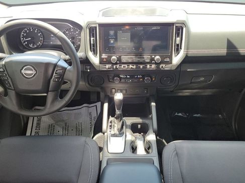 Used 2025 Nissan Frontier SV w/ SV Convenience Package RWD image 14