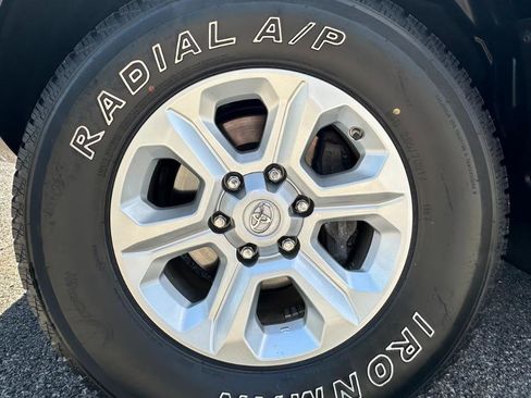 Used 2017 Toyota 4Runner SR5 AWD/4WD image 16