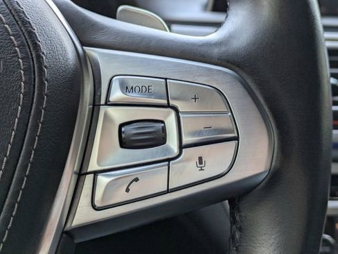 Used 2017 BMW 750i image 31