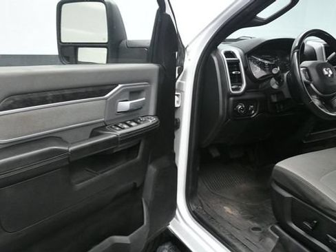 Used 2023 RAM 2500 Big Horn w/ Level 1 Equipment Group AWD/4WD image 17