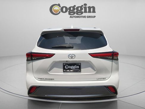 Used 2022 Toyota Highlander Limited FWD image 5