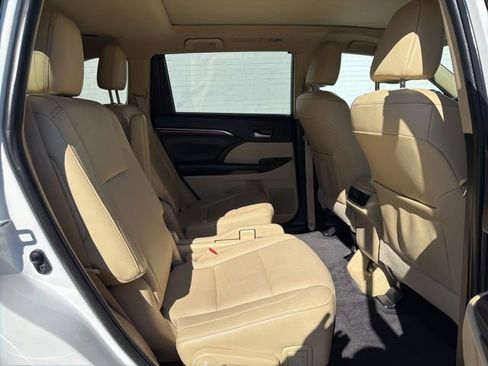 Used 2019 Toyota Highlander Limited Platinum image 10