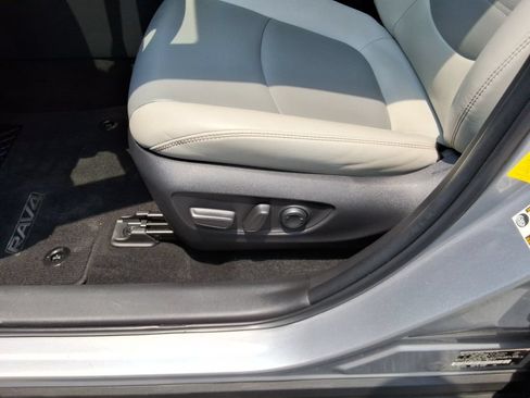 Used 2019 Toyota RAV4 XLE Premium FWD image 24