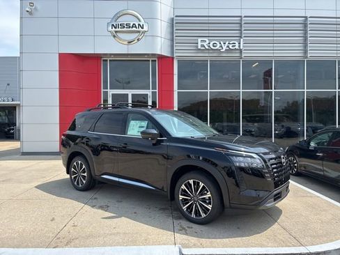 New 2026 Nissan Pathfinder Platinum w/ Accent Package FWD image 1