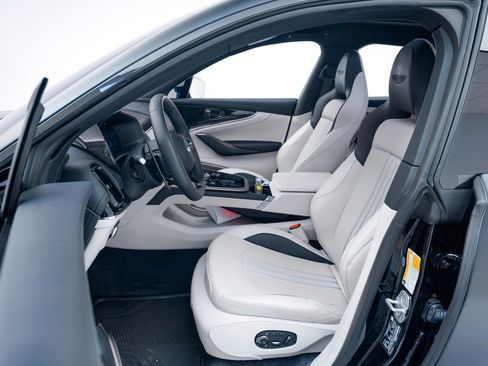 Used 2025 Aston Martin DBX 707 image 17