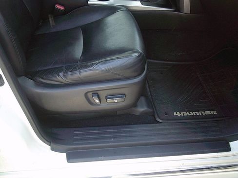 Used 2013 Toyota 4Runner Limited AWD/4WD image 3