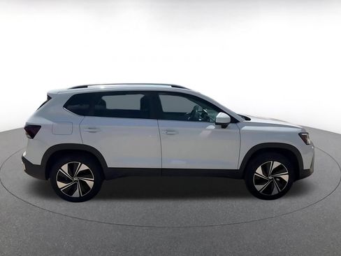 Used 2026 Volkswagen Taos SE AWD/4WD image 16