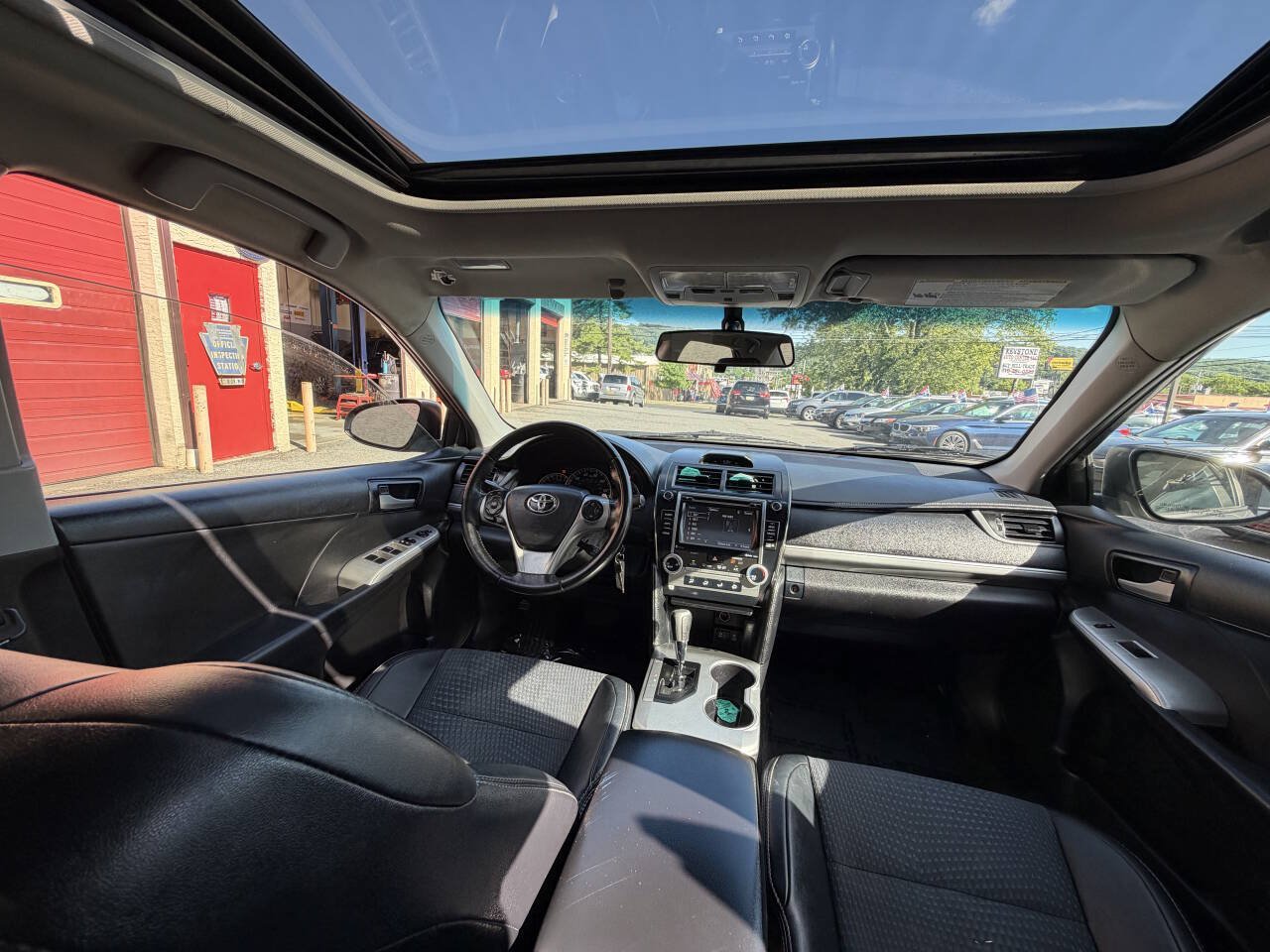 Used 2014 Toyota Camry SE w/ Moonroof Package FWD image 38