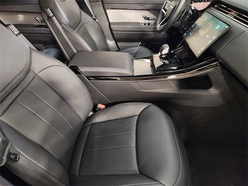 Used 2025 Land Rover Range Rover Sport SE image 3