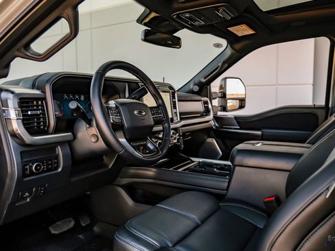 Used 2026 Ford F450 Platinum w/ FX4 Off-Road Package image 2