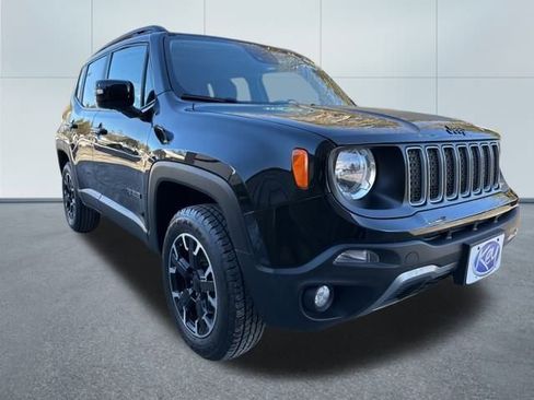 Used 2023 Jeep Renegade Latitude image 2