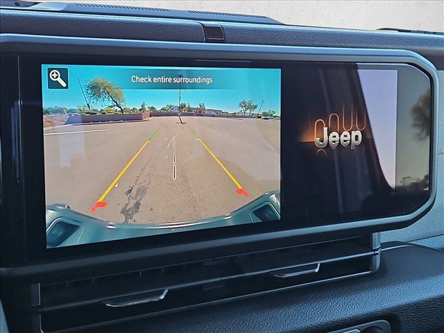 Used 2024 Jeep Gladiator Sport AWD/4WD image 19