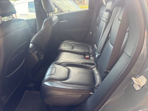 Used 2014 Jeep Cherokee Trailhawk w/ Leather Interior Group AWD/4WD image 9