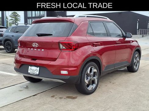 Used 2026 Hyundai Venue SEL FWD image 2