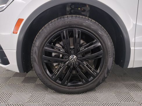 Used 2022 Volkswagen Tiguan SE R-Line FWD image 28