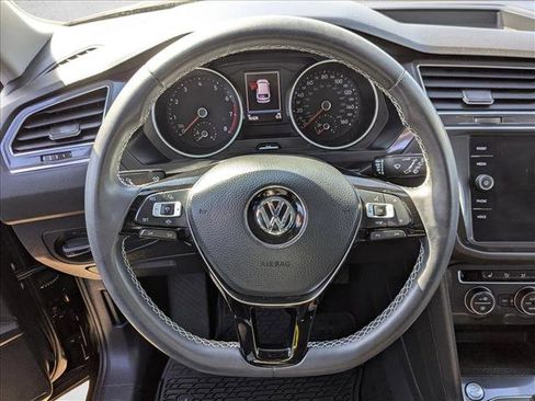 Used 2021 Volkswagen Tiguan SE image 10