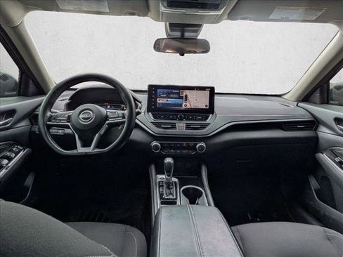 Used 2023 Nissan Altima 2.5 SV w/ SV Premium Package image 14