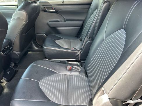 Used 2023 Toyota Highlander XSE AWD/4WD image 17