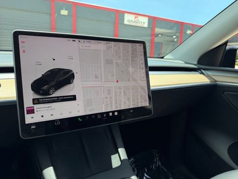 Used 2023 Tesla Model Y Long Range AWD/4WD image 27