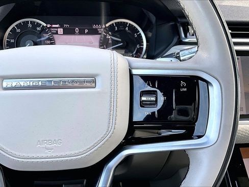 Used 2022 Land Rover Range Rover Velar R-Dynamic S image 19
