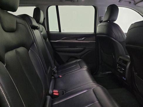 Used 2023 Jeep Grand Cherokee Limited image 19