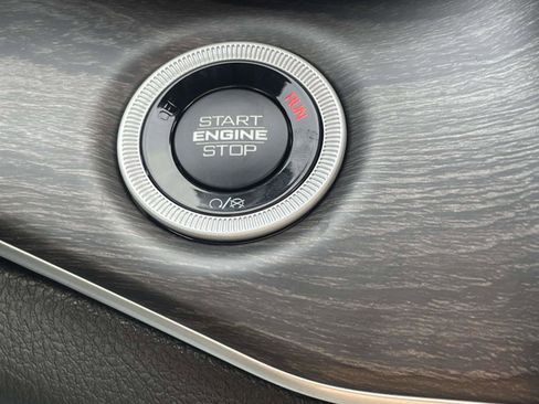 New 2025 Jeep Grand Cherokee Limited image 8