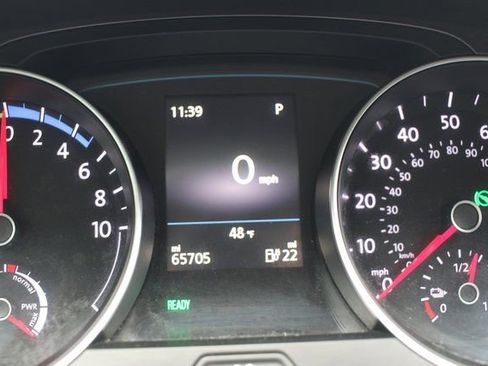 Used 2016 Volkswagen e-Golf SE image 21