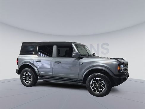 Used 2023 Ford Bronco Outer Banks image 2