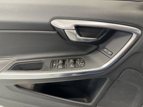 Used 2017 Volvo V60 T6 R-Design Platinum w/ Climate Package image 22