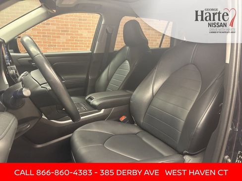 Used 2021 Toyota Highlander XLE image 8