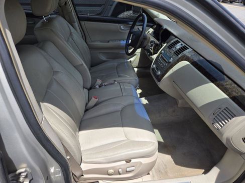 Used 2008 Cadillac DTS w/ Trunk Convenience Package FWD image 12
