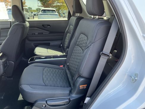New 2025 Nissan Pathfinder SV w/ SV Premium Package image 15