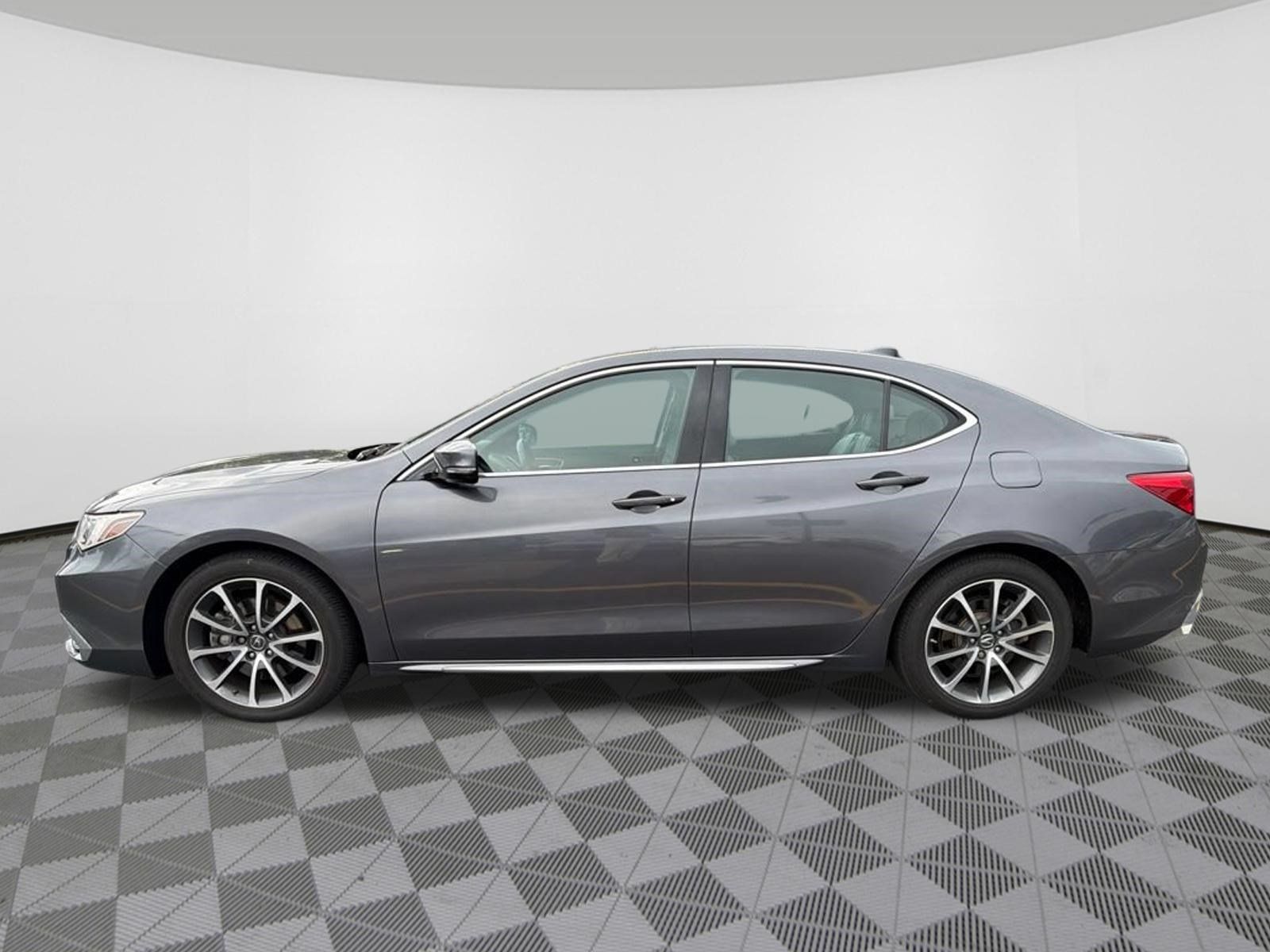 Used 2018 Acura TLX w/ Technology Package FWD image 4
