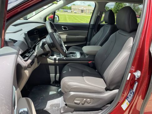 New 2026 Kia Carnival EX FWD image 8