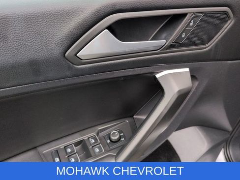 Used 2021 Volkswagen Tiguan SE FWD image 24
