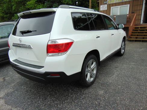 Used 2013 Toyota Highlander Limited FWD image 2