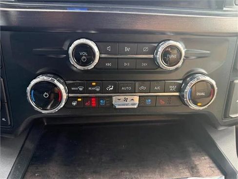 Used 2023 Ford F350 Lariat w/ Chrome Package image 31