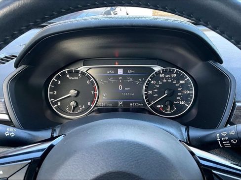 Used 2024 Nissan Altima 2.5 SV w/ SV Premium Package AWD/4WD image 2