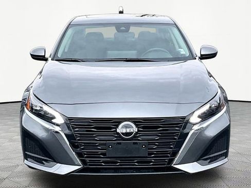 Used 2024 Nissan Altima 2.5 SV w/ SV Premium Package image 2